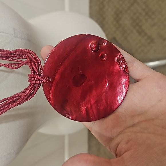 Red Beaded String Shell Necklace - Picture 3 of 5
